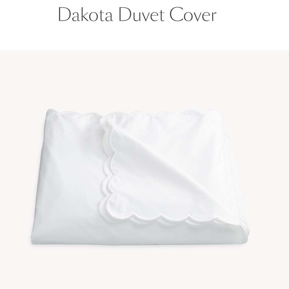 MATOUK Elegant White Scalloped Duvet Cover “Dakota”